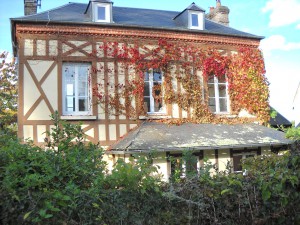 Extérieur d'une maison de famille transformée en gîte