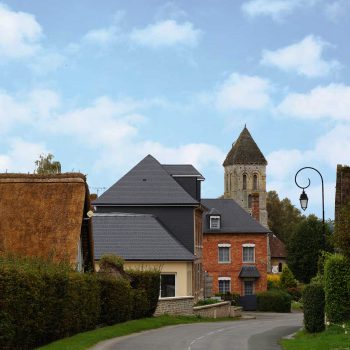 Entrée du village d'Aizier situé au bord de la Seine et sur la route des chaumières Aizier - Commune du territoire Roumois Seine