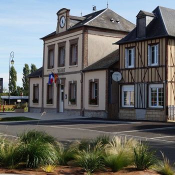 Place de la mairie d'Etreville