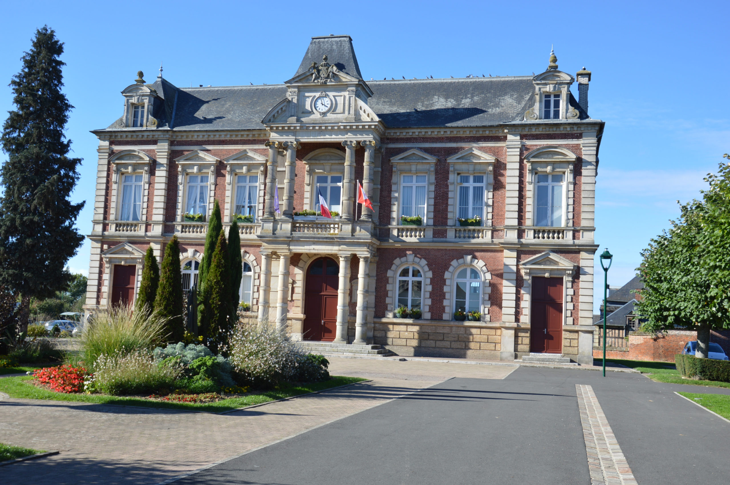 Facade de la mairie de Grand Bourgtheroulde